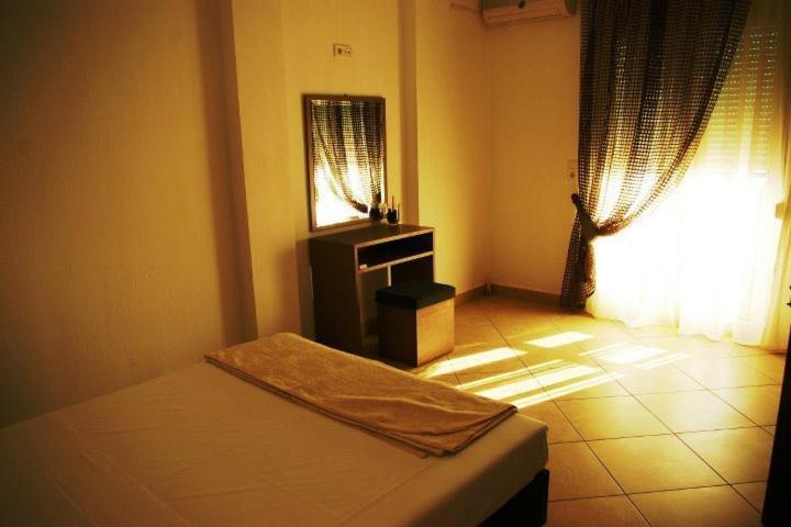 Inanthi Apartment Potos Bilik gambar